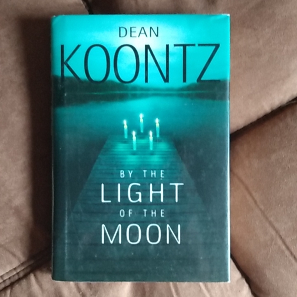 Hard cover Dean Koontz By the light of the moon.
